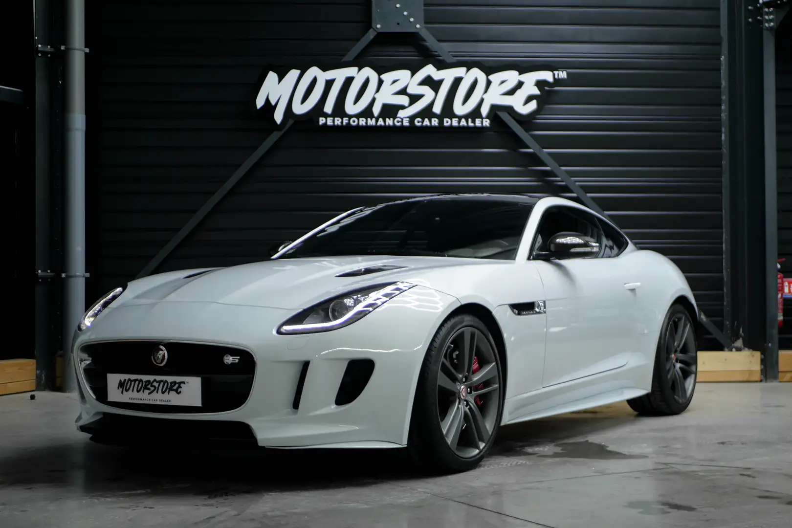 Jaguar F-Type F-Type Coupé V6 3L 380  BVA8 AWD R-Dynamic Blanc - 1