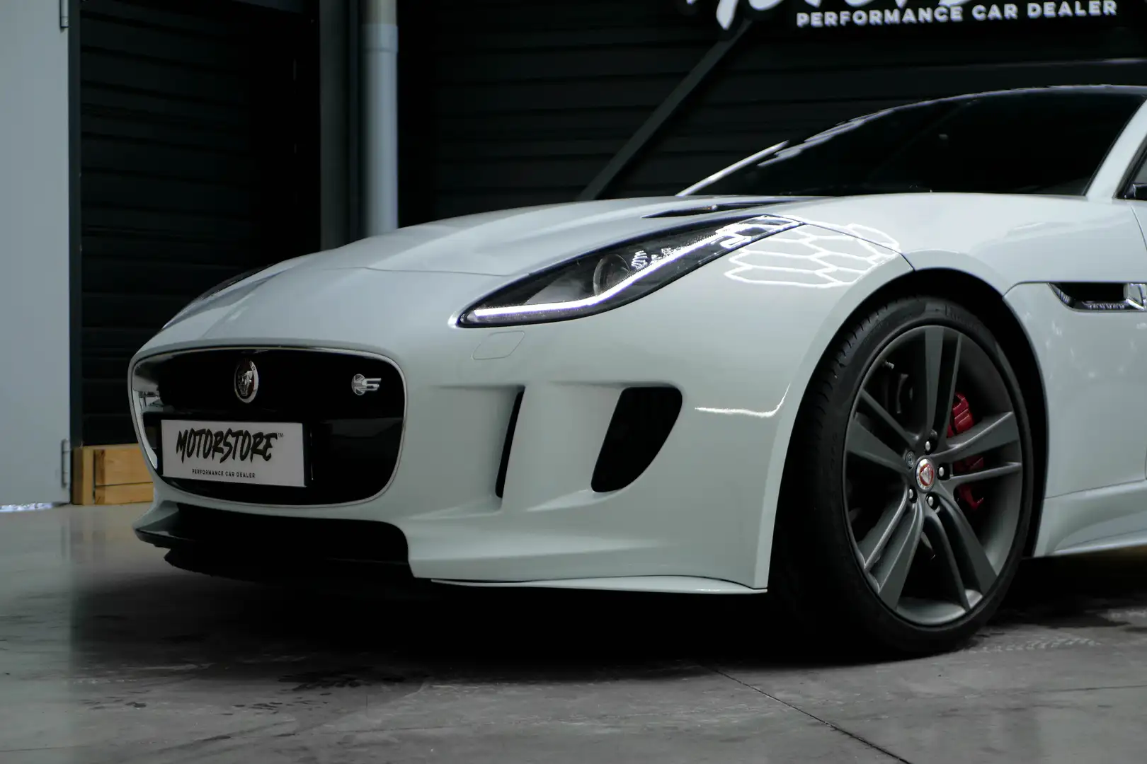 Jaguar F-Type F-Type Coupé V6 3L 380  BVA8 AWD R-Dynamic Blanc - 2
