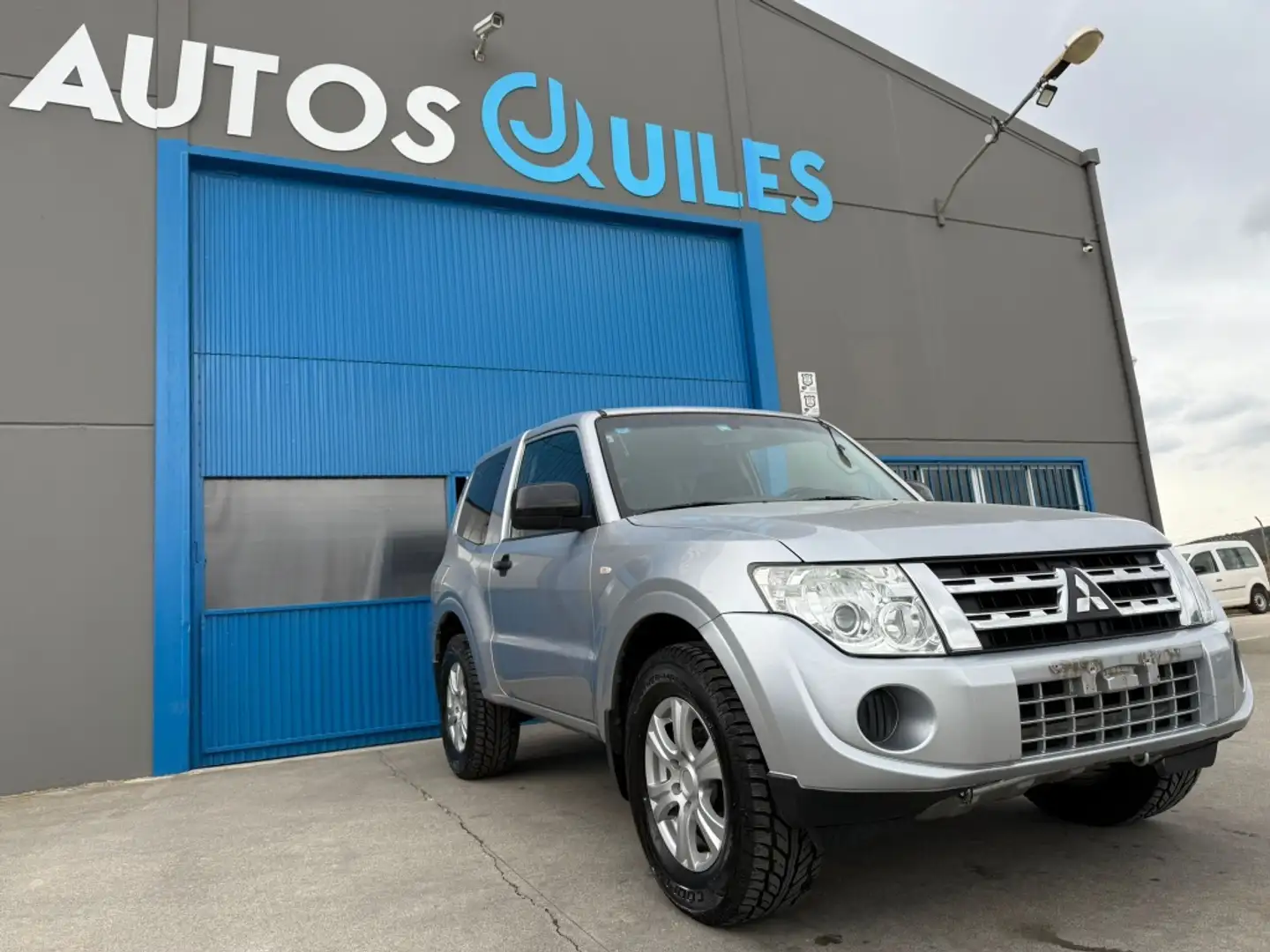 Mitsubishi Montero 3.2DI-D Spirit Silber - 1