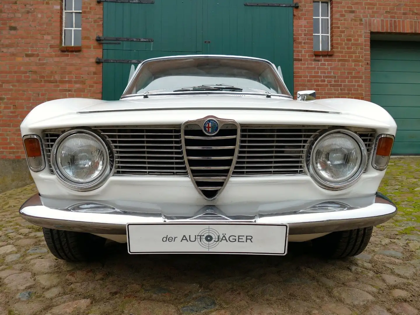 Alfa Romeo Giulia Sprint GT Kantenhaube Weiß - 2
