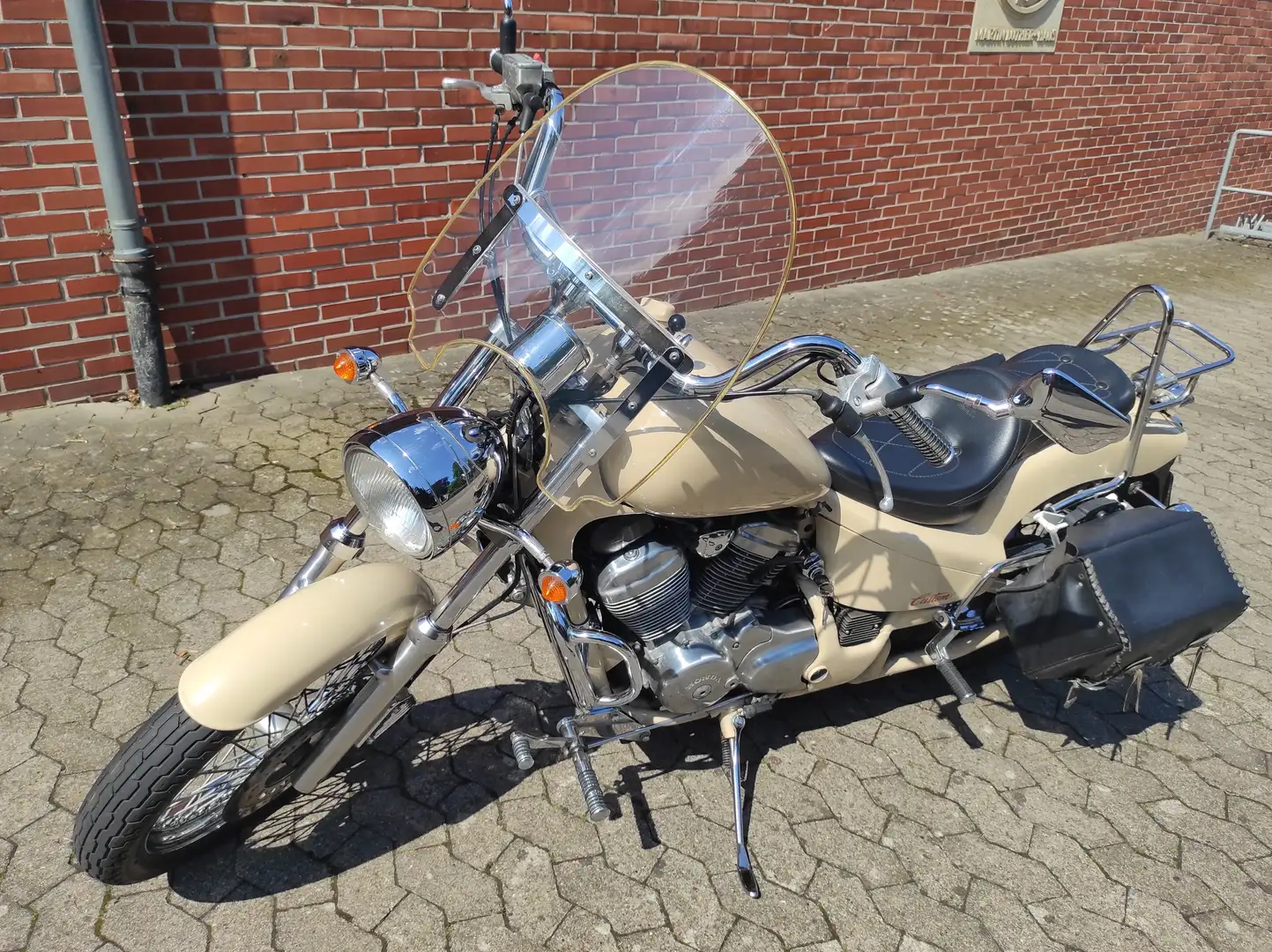 Honda Shadow 600 Beige - 1