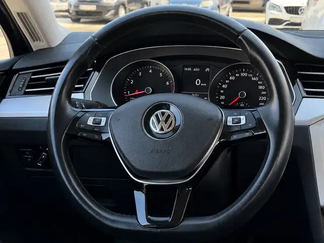 Volkswagen Passat view 14