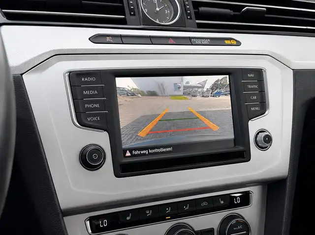 Volkswagen Passat view 11
