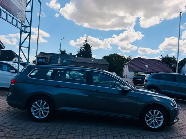 Volkswagen Passat view 7