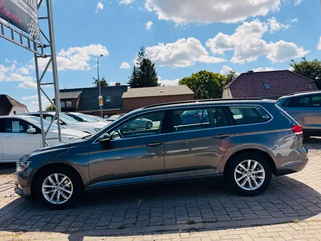 Volkswagen Passat view 4