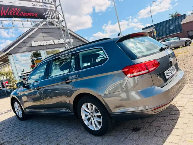 Volkswagen Passat view 5