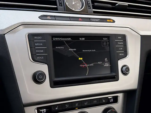 Volkswagen Passat view 10