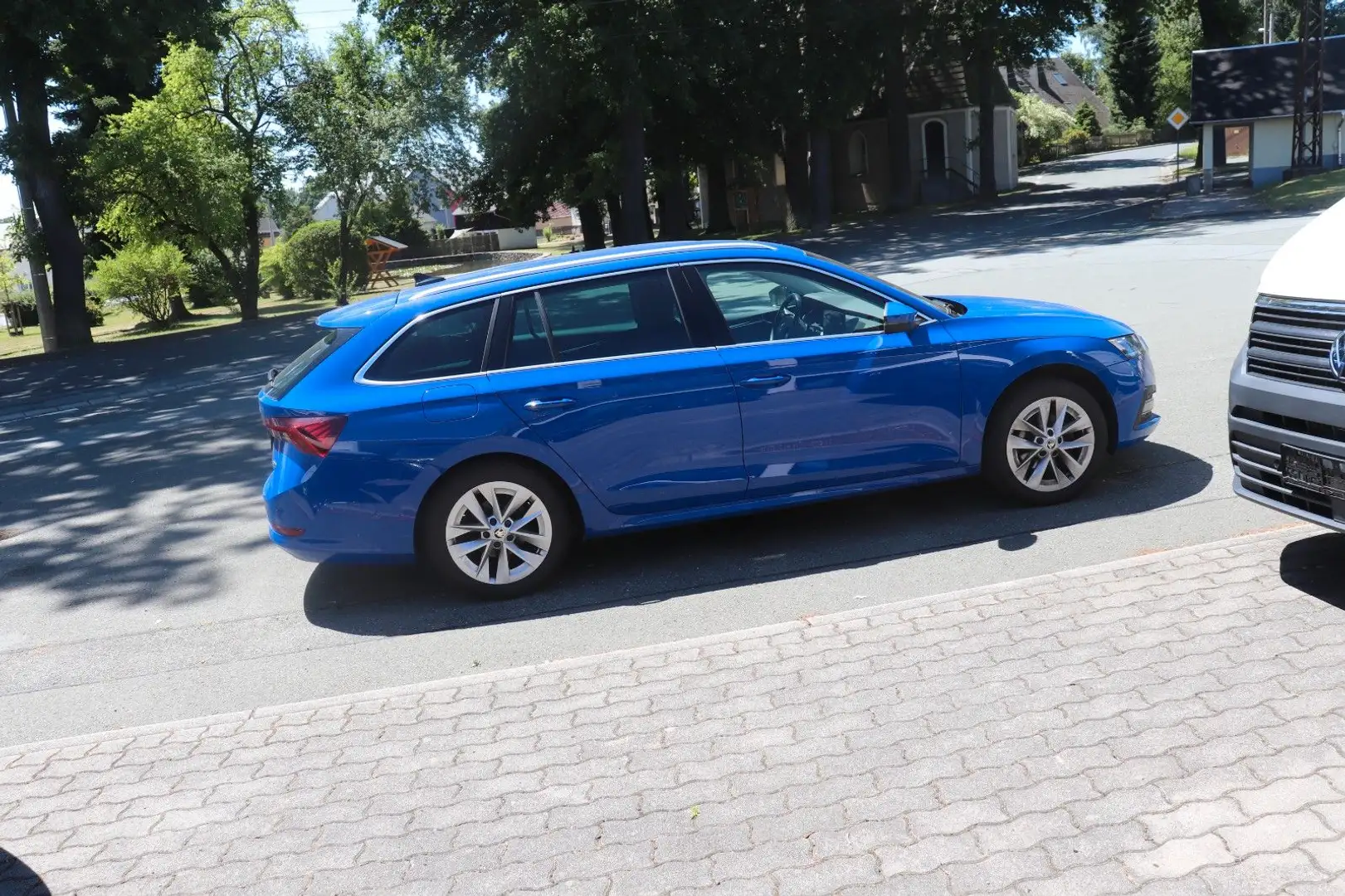 Skoda Octavia Combi Style 8 fach LED Alu netto 12795€ Bleu - 1