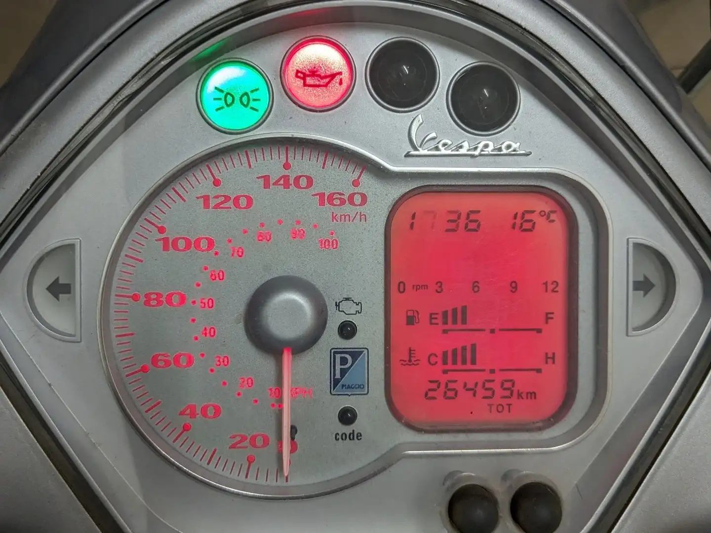 Vespa GTS 250 Silver - 1