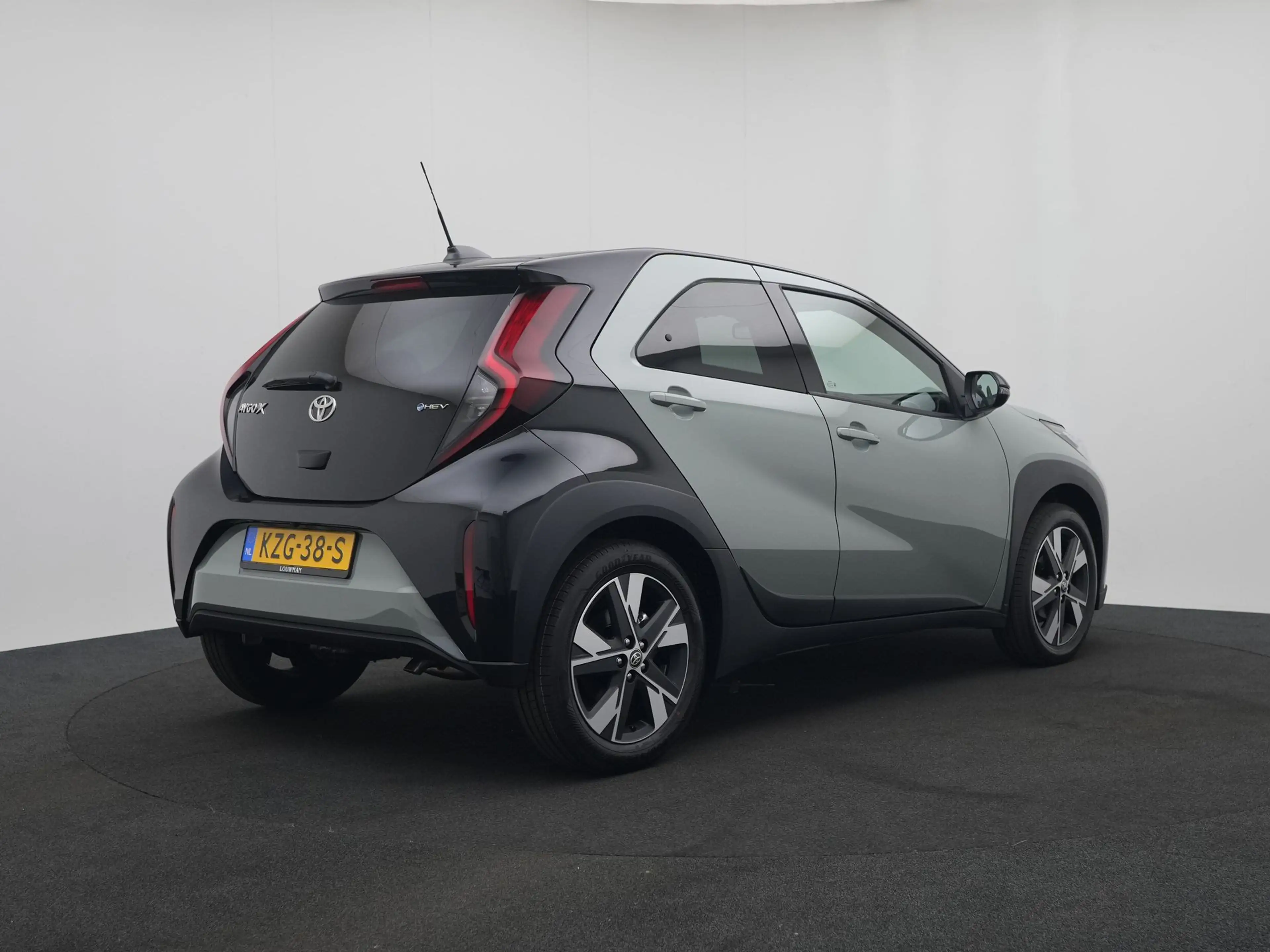 Toyota Aygo X Hybrid 115 pulse ||NU met € 1.500,- korting|| — photo 2