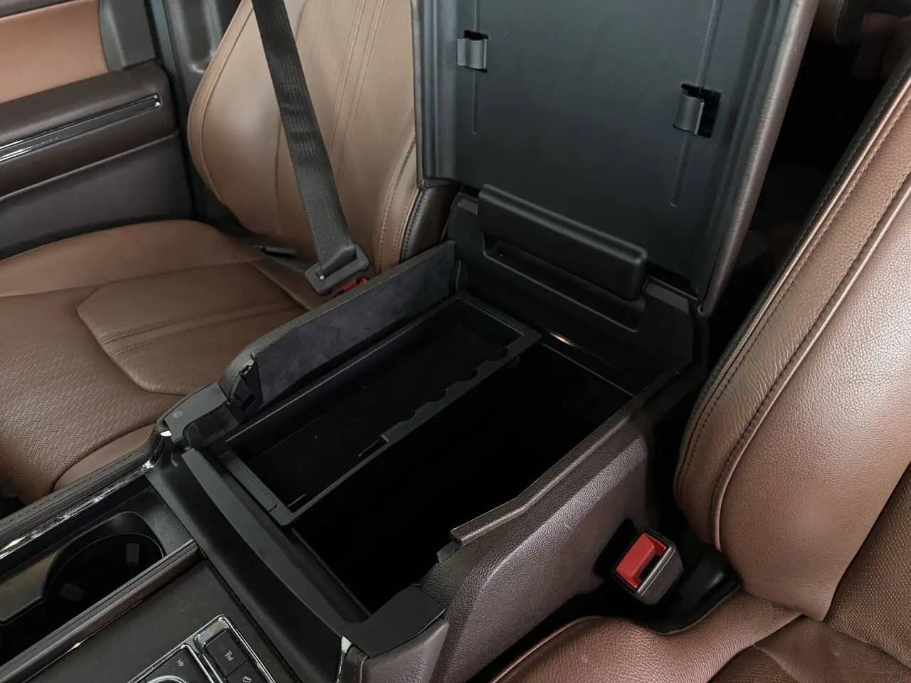 Ford Expedition снимка Ford Expedition
