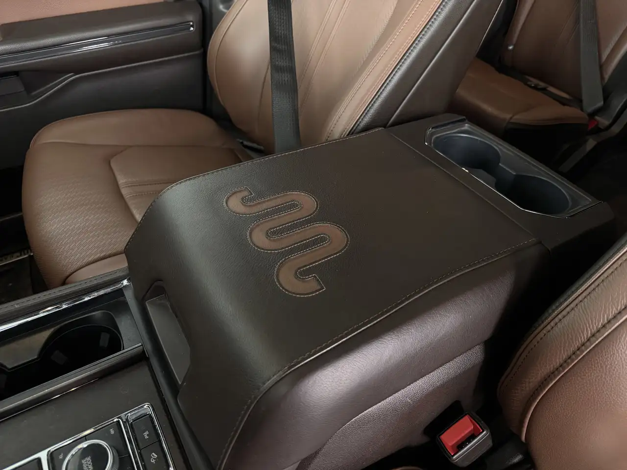 Ford Expedition снимка Ford Expedition