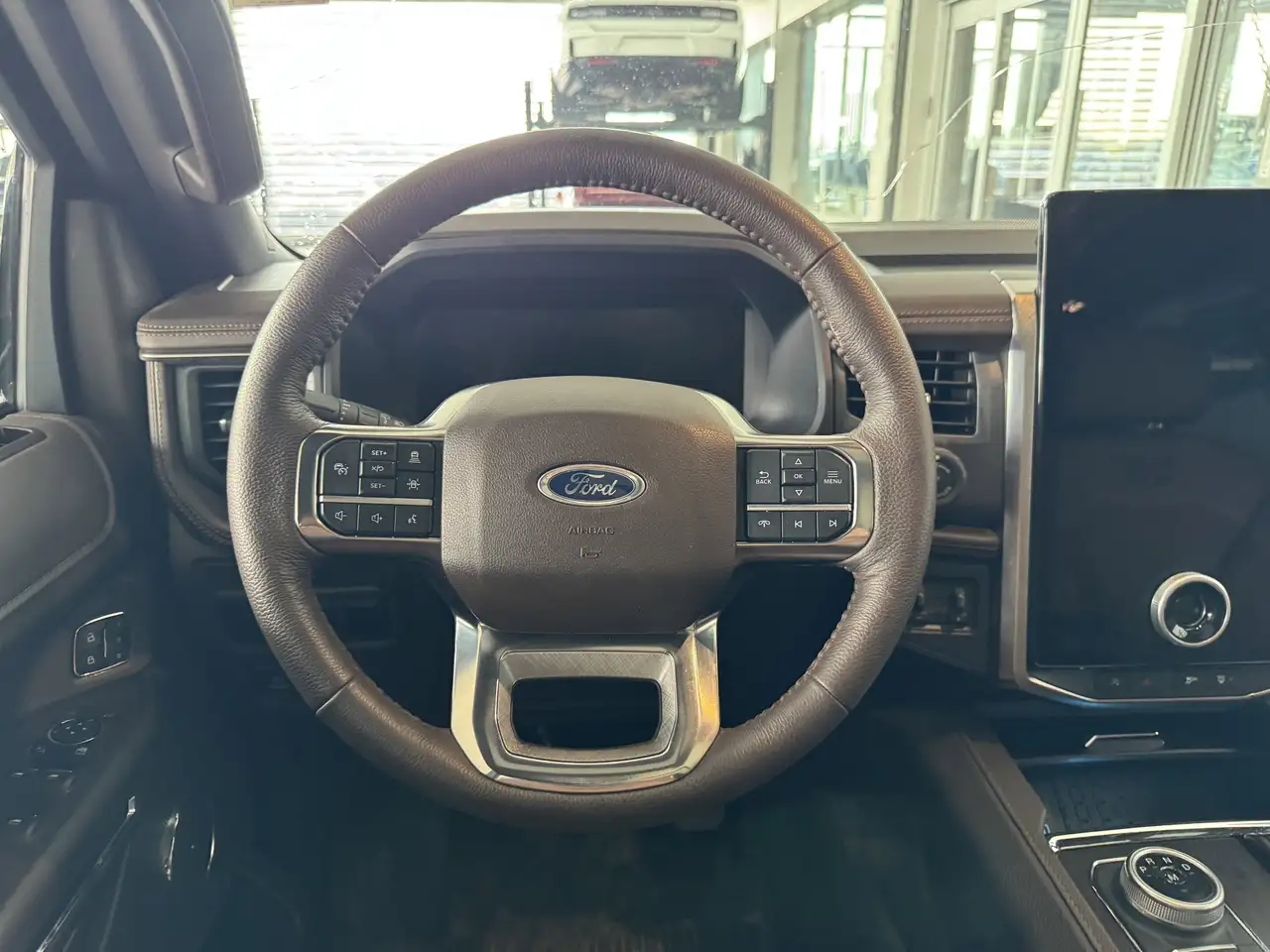 Ford Expedition снимка Ford Expedition