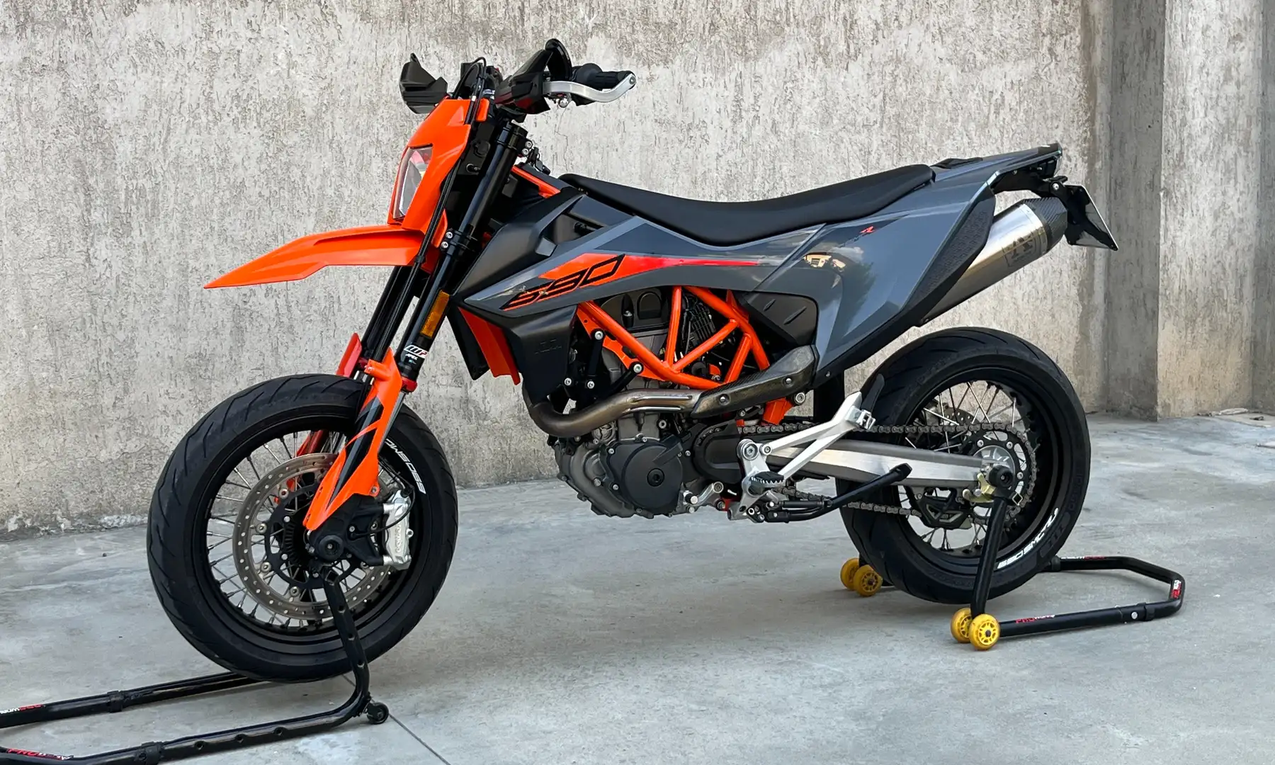 KTM 690 SMC R Orange - 1