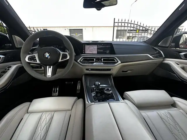 BMW X5 view 2