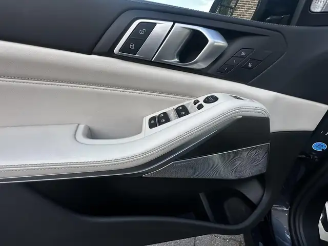 BMW X5 view 24