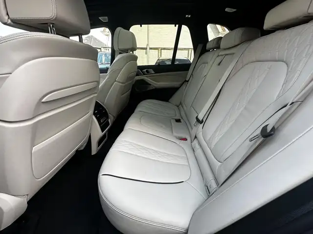 BMW X5 view 9
