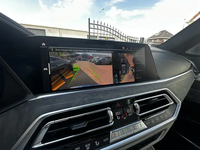 BMW X5 view 11