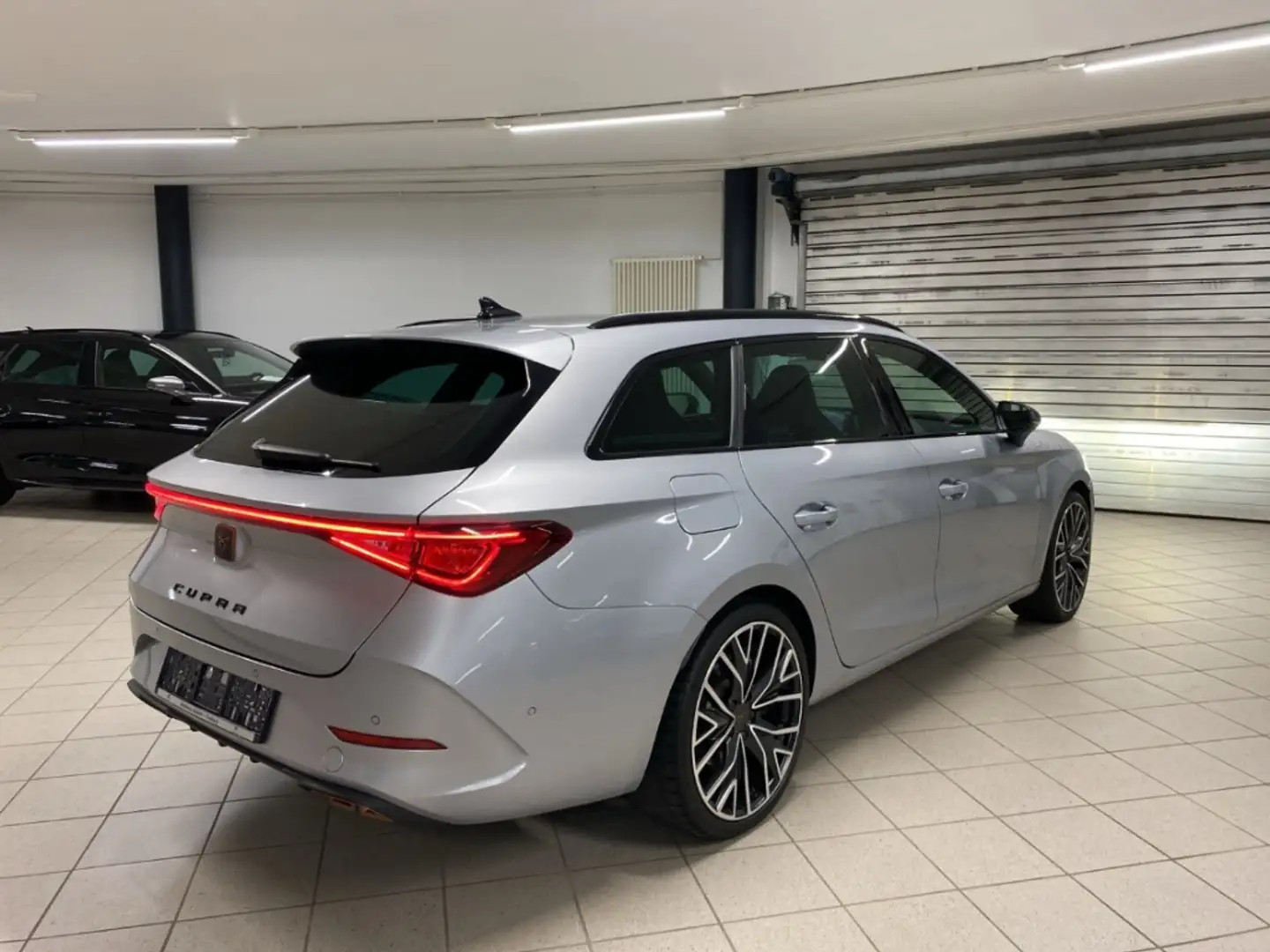 CUPRA Leon Sportstourer VZ e-Hybrid AD AHK-klappbar Navi Digi Silber - 2