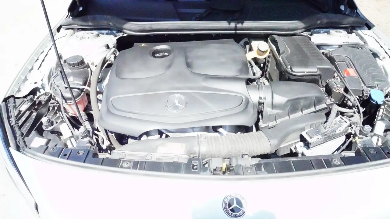 Mercedes-Benz GLA снимка Mercedes-Benz GLA