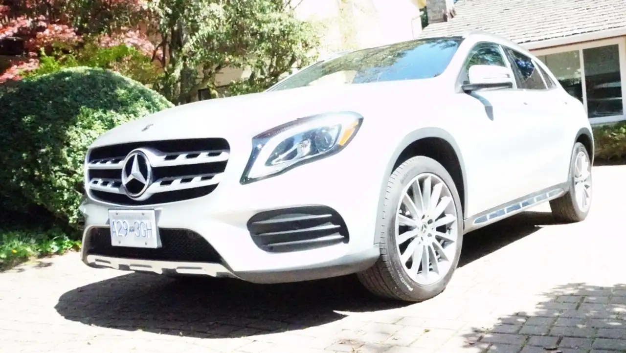 Mercedes-Benz GLA снимка Mercedes-Benz GLA