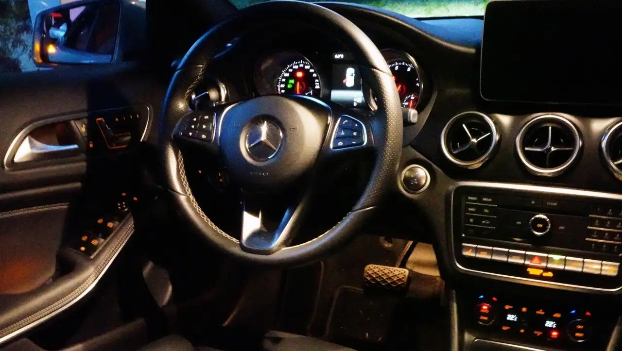 Mercedes-Benz GLA снимка Mercedes-Benz GLA