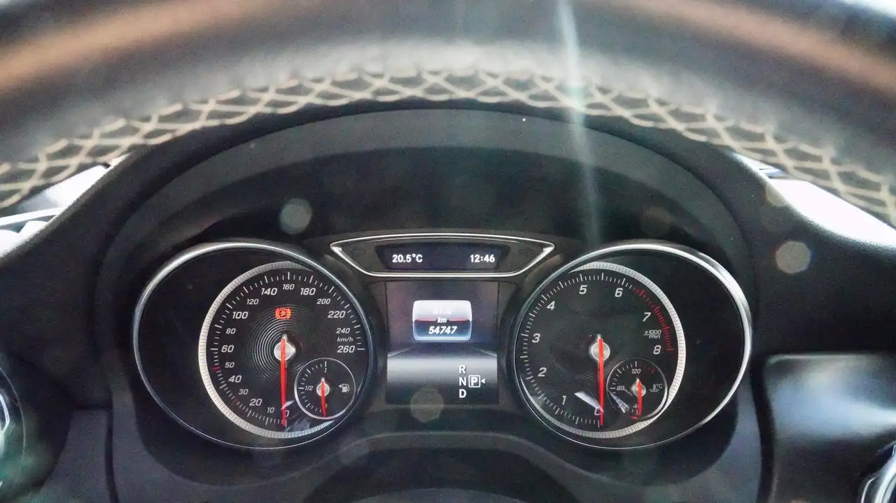 Mercedes-Benz GLA снимка Mercedes-Benz GLA