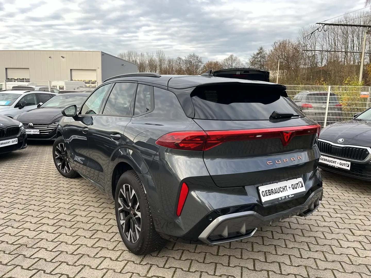 CUPRA Terramar 1.5 eTSI DSG Navi LED HuD el.HK 360°Kam Grau - 2