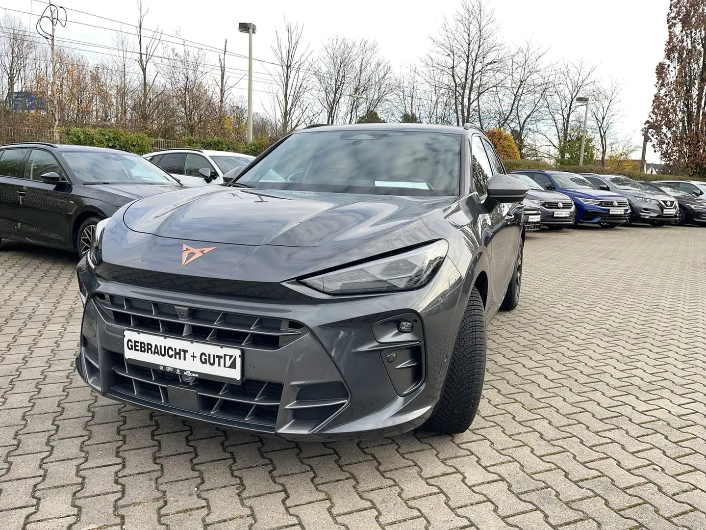 CUPRA Terramar 1.5 eTSI DSG Navi LED HuD el.HK 360°Kam Grau - 1