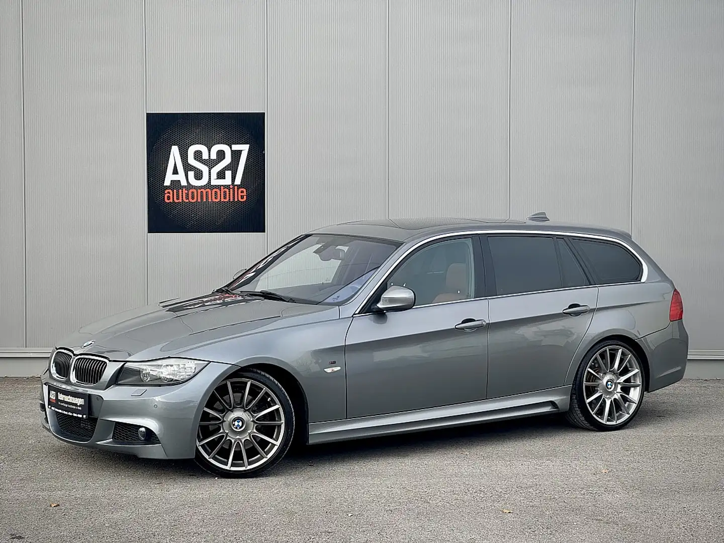 BMW 330 d Touring M-Paket Individual Silber - 1
