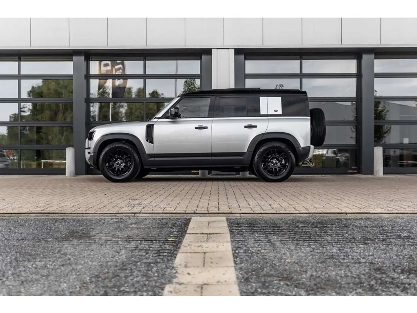 Land Rover Defender 110 D240 S - TH - Pano - 7zit - Luchtvering - 360° Argent - 2