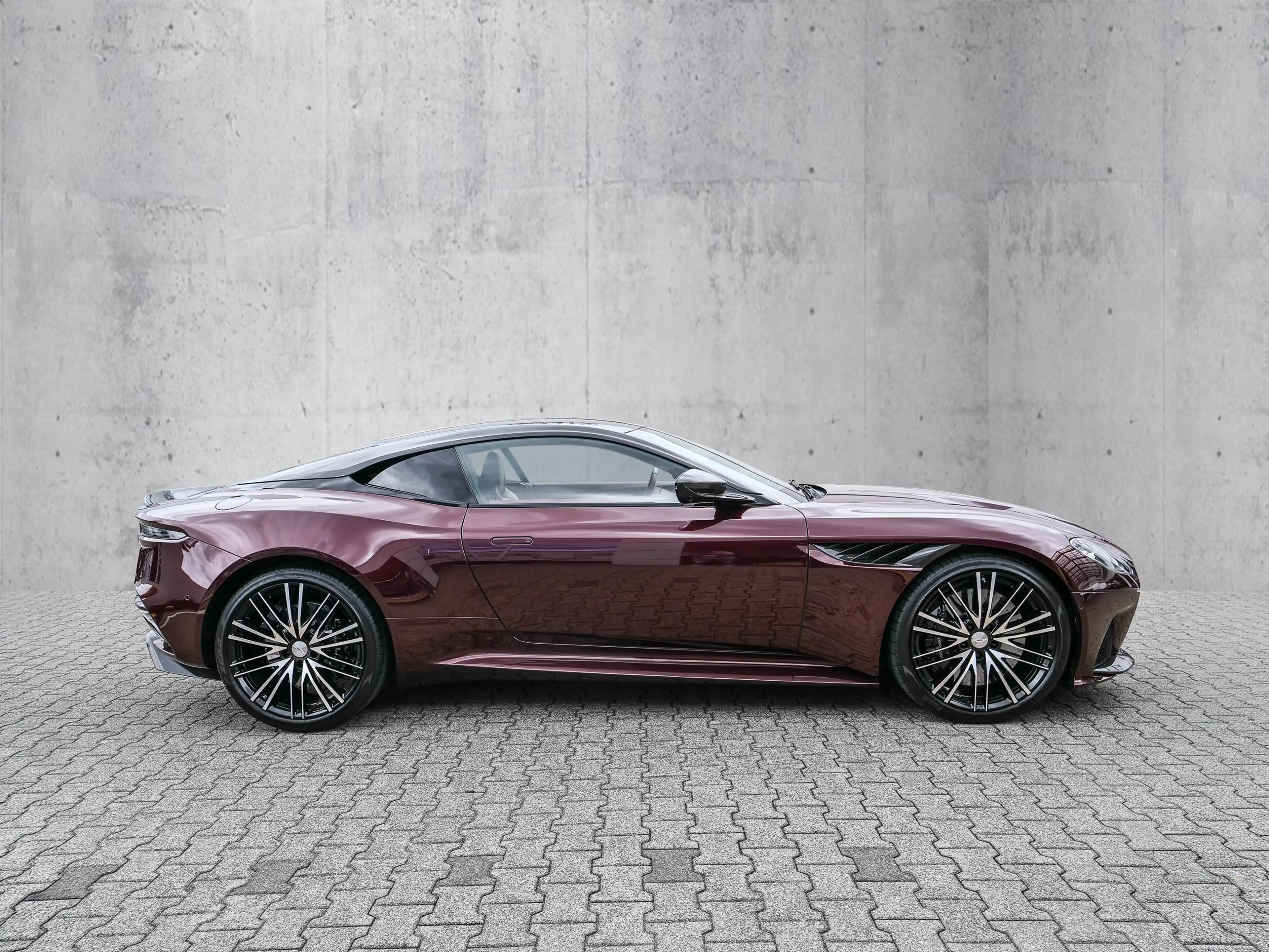 Aston Martin DBS Devine Red, Full Carbon — photo 3