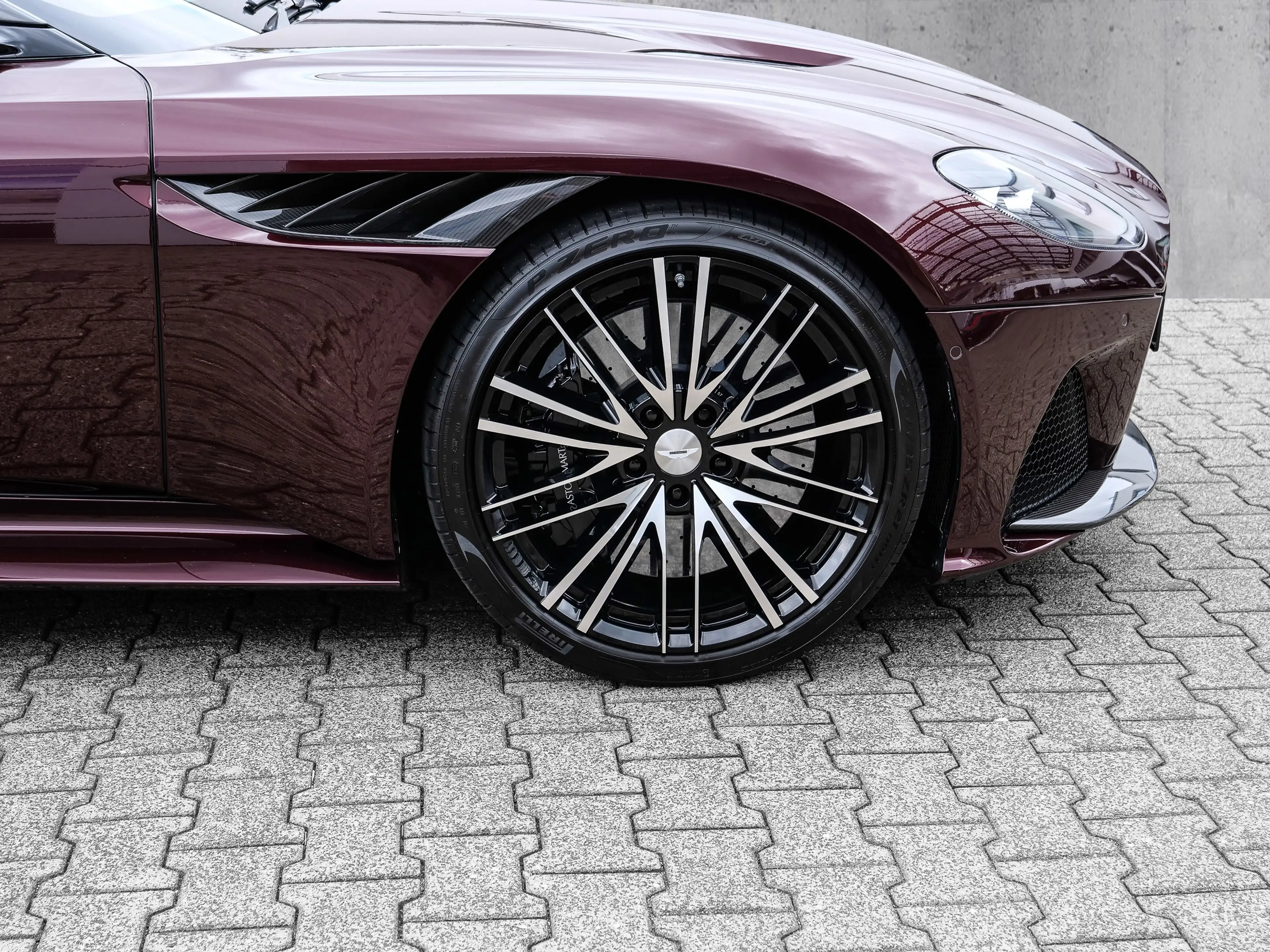 Aston Martin DBS Devine Red, Full Carbon — photo 10