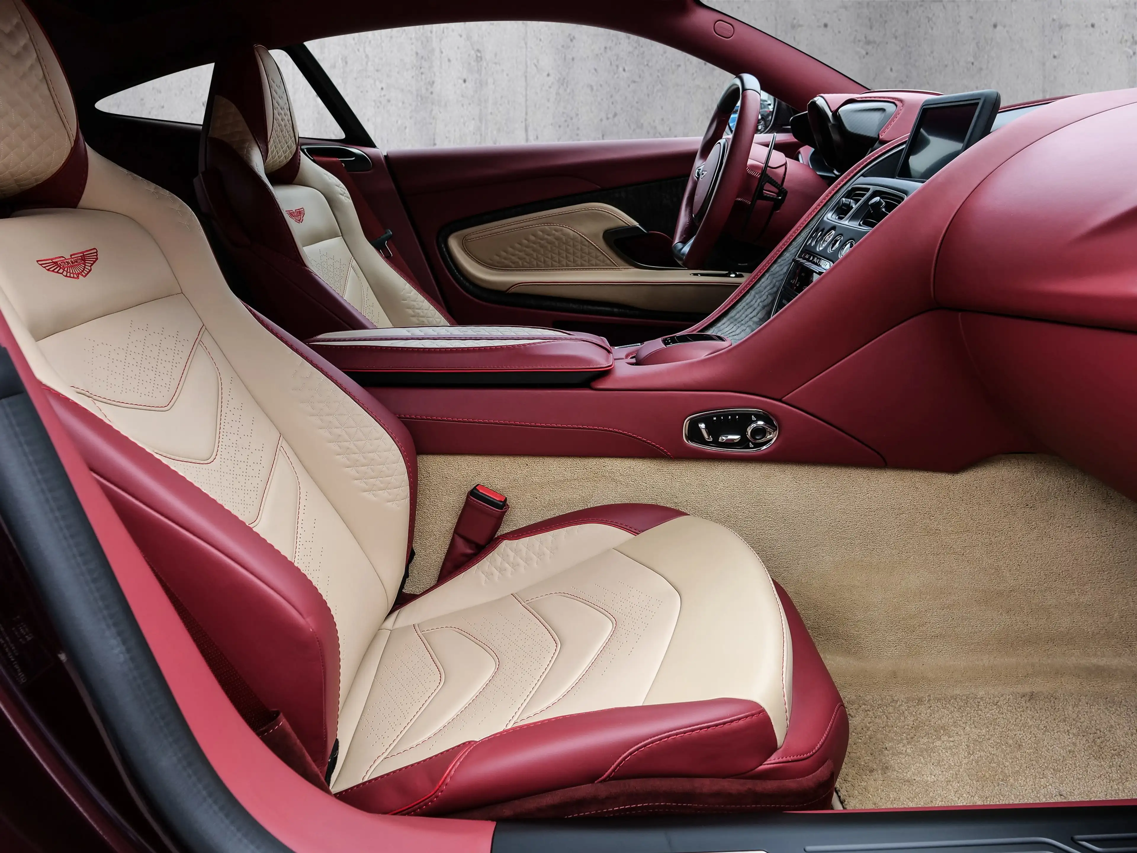 Aston Martin DBS Devine Red, Full Carbon — photo 7