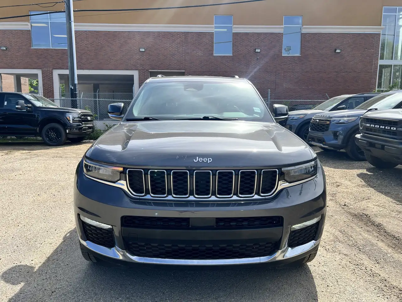 Jeep Grand Cherokee снимка Jeep Grand Cherokee