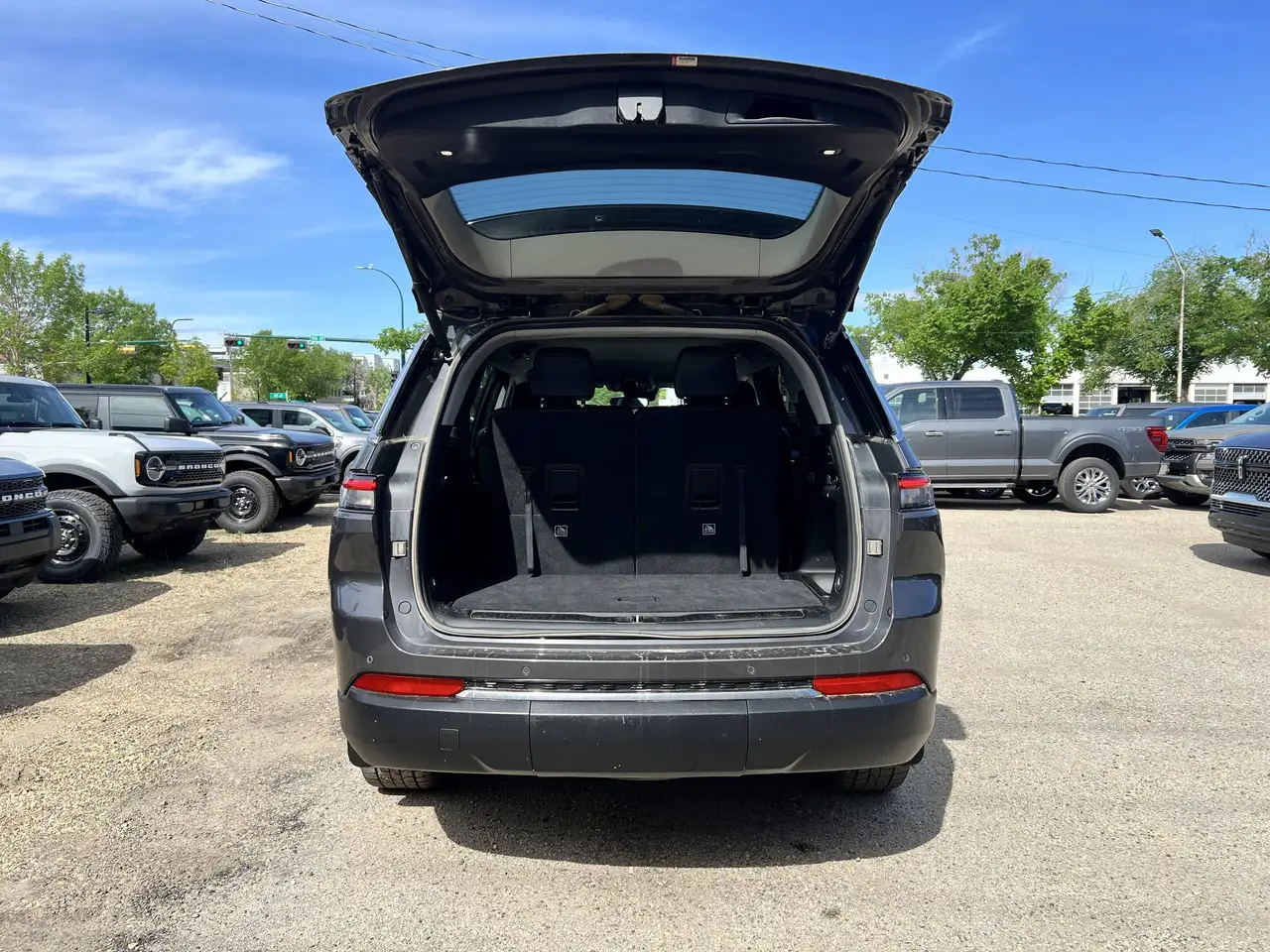 Jeep Grand Cherokee снимка Jeep Grand Cherokee