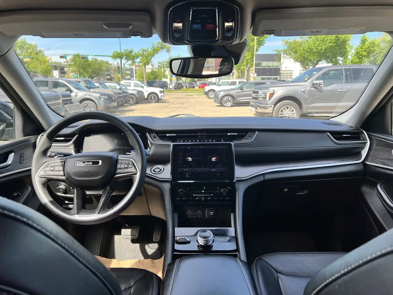 Jeep Grand Cherokee снимка Jeep Grand Cherokee
