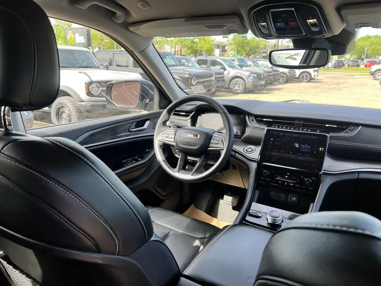 Jeep Grand Cherokee снимка Jeep Grand Cherokee