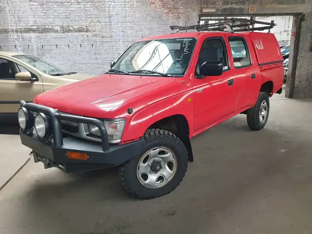 Toyota Hilux 2.4 TD 4WD SR5