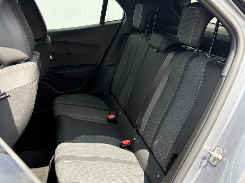 Peugeot e-2008 EV Active Pack 50 kWh SOH 100% | Navigatie | Cruis — photo 12