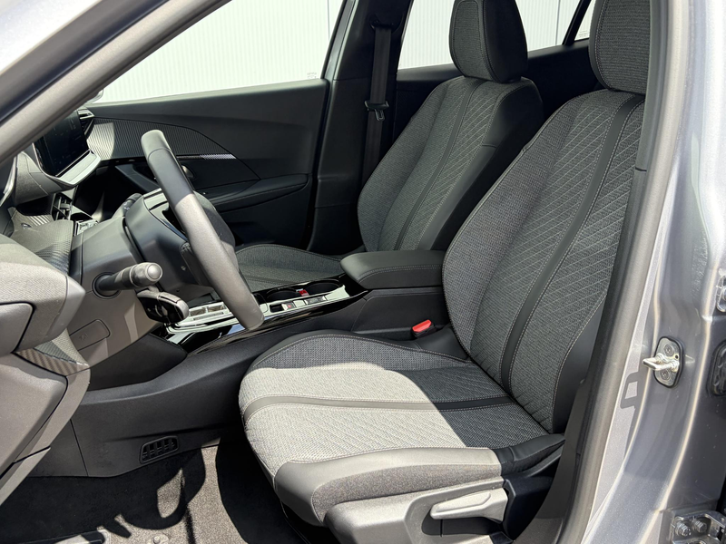 Peugeot e-2008 EV Active Pack 50 kWh SOH 100% | Navigatie | Cruis — photo 10