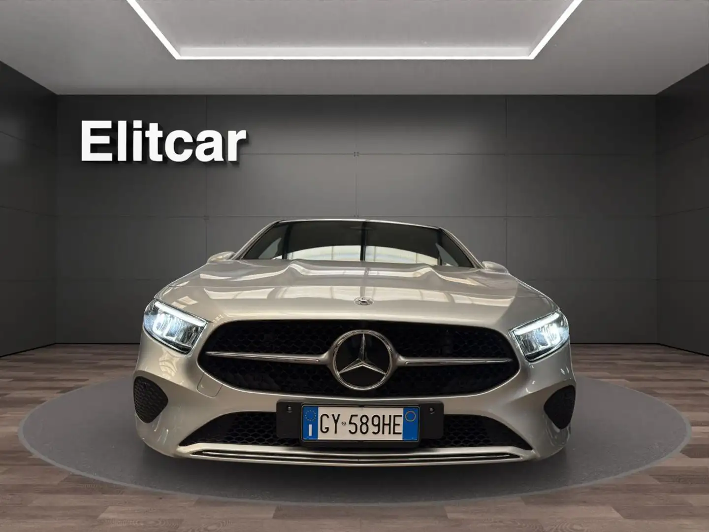 Mercedes-Benz A 180 Automatic Progressive Advanced Silber - 2