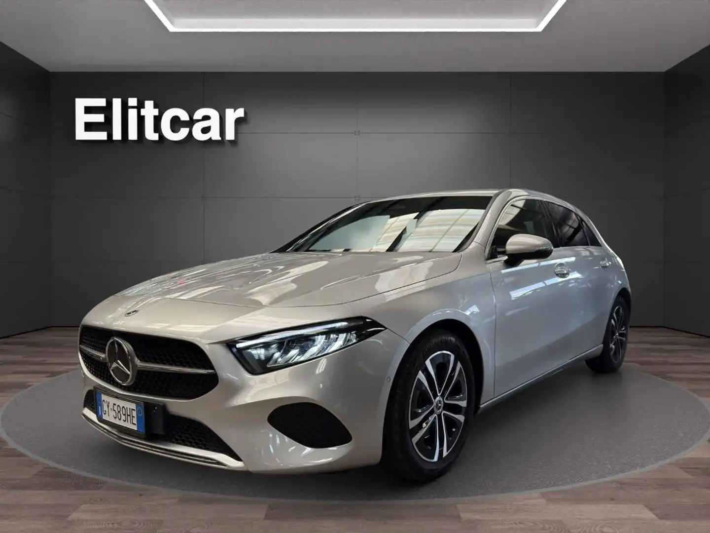 Mercedes-Benz A 180 Automatic Progressive Advanced Silber - 1