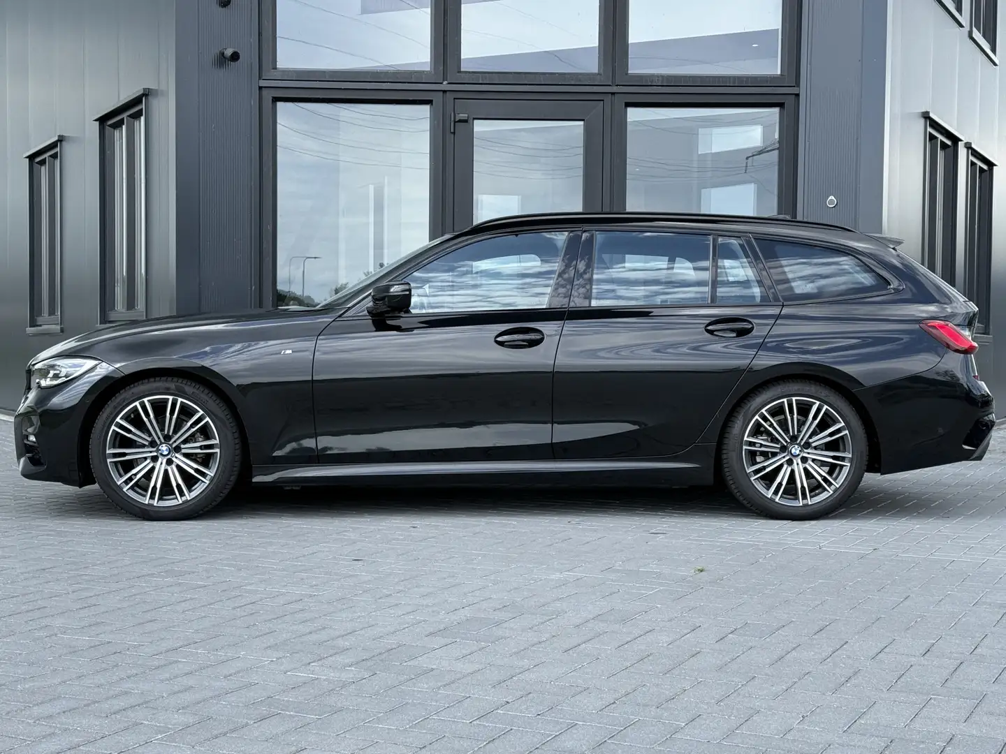 BMW 318 3-serie Touring 318i Bns Ed. M-sport | LED | Elek. Negro - 2