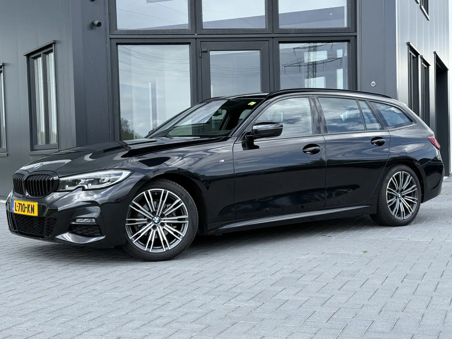 BMW 318 3-serie Touring 318i Bns Ed. M-sport | LED | Elek. Negro - 1