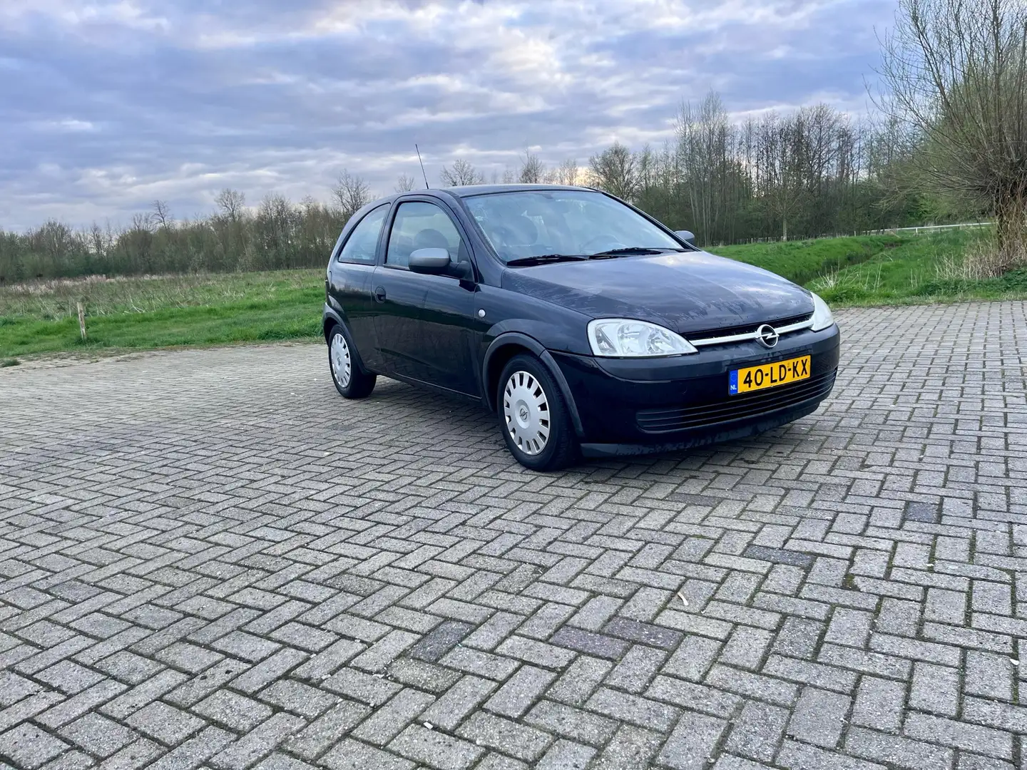 Opel Corsa 1.2-16V | Elk ramen | Inruil mogelijk Zwart - 2