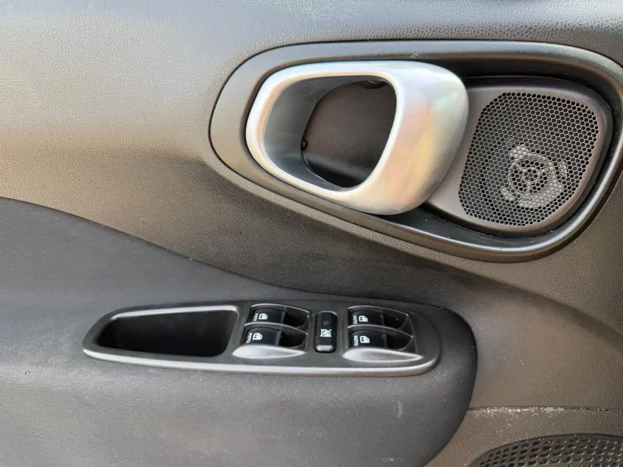 Fiat 500L снимка Fiat 500L