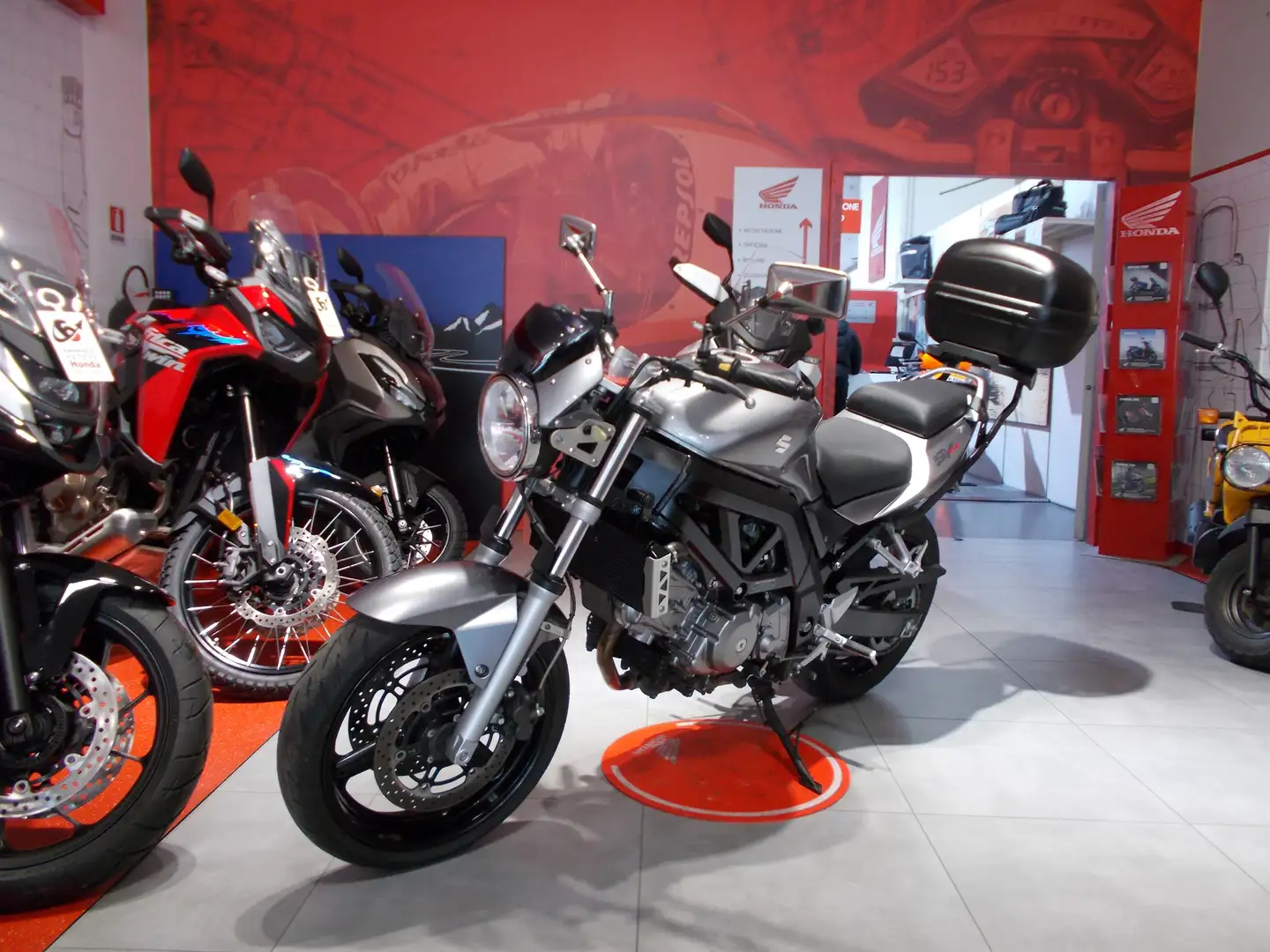 Suzuki SV 650 Grigio - 2