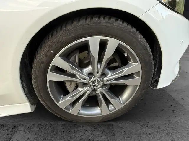 Mercedes-Benz C-Class view 8