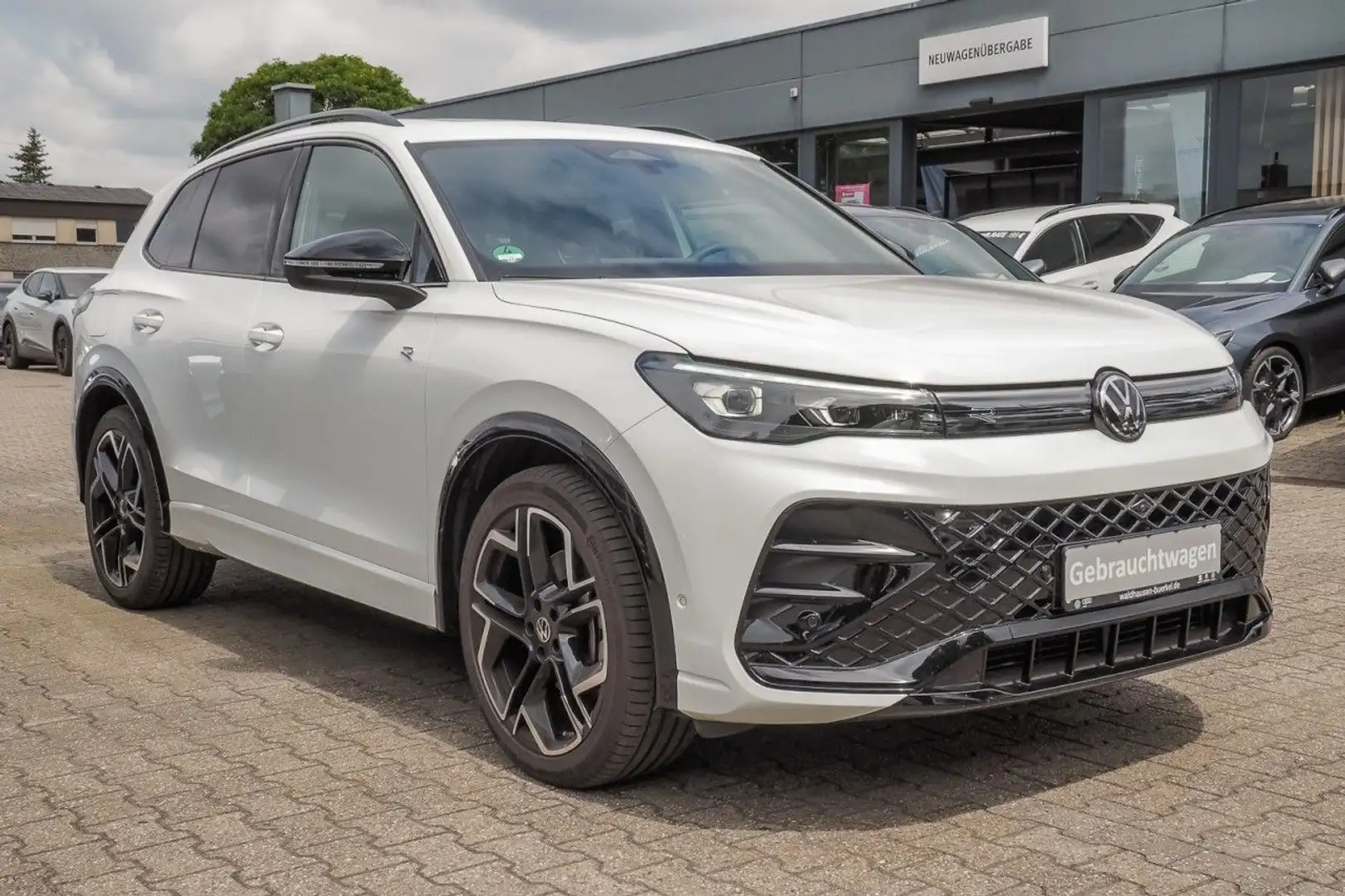 Volkswagen Tiguan 2.0 TDI R-Line+Pano+AHK+IQ Light Klima Weiß - 2